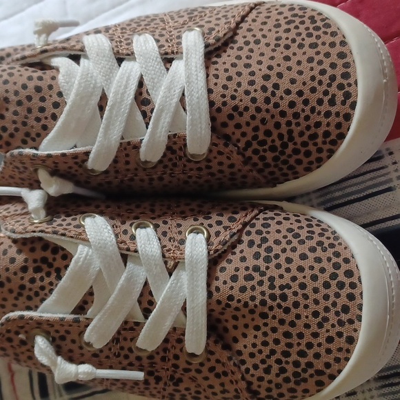 Maurices Lightweight Animal Print Sneaker ~ Size 7 Medium - Picture 7 of 7